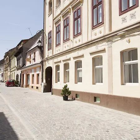 Sunny Old Town Апартаменти *
