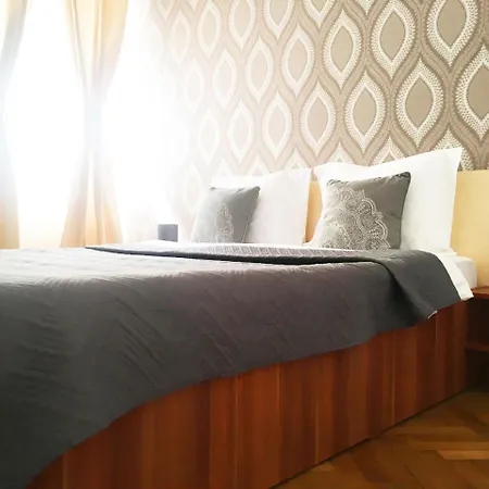 Sunny Old Town Апартаменти Брашов