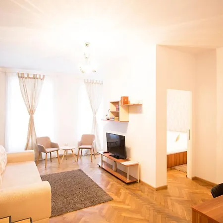 Sunny Old Town Апартаменти